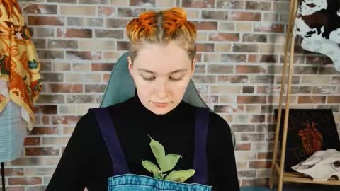 Bella online show from October 2, 2025, 5:14 am