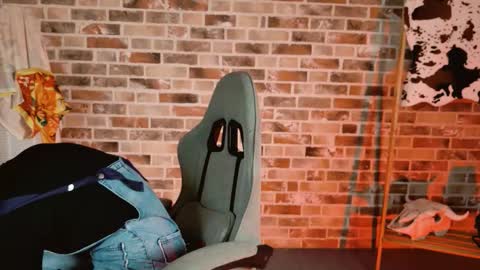 Bella online show from November 19, 2025, 9:09 am