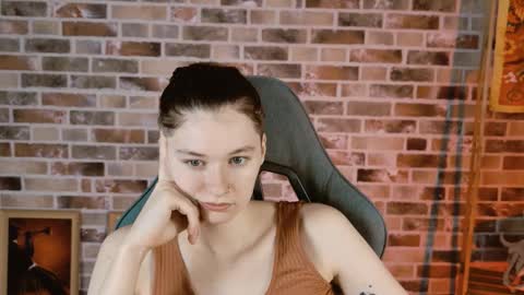 Bella online show from December 17, 2025, 9:04 am