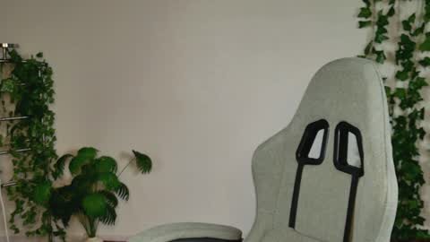 Bella online show from April 2, 2026, 9:18 am