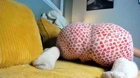 Snapshot of chillwithcamii chatting on October 17, 2025, 1:20 am yoursensualparadise online show from October 17, 2025, 1:20 am