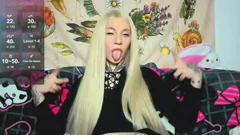 Snapshot of chl0echerry chatting on June 12, 2026, 7:13 pm Chloe INDEPENDENT MODEL online show from June 12, 2026, 7:13 pm