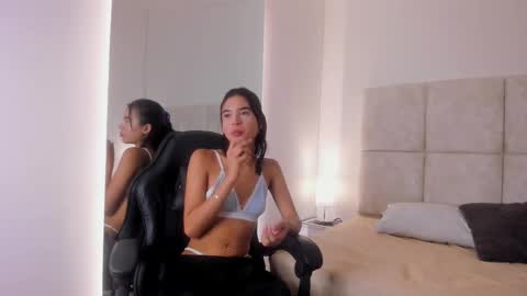 Snapshot of chloe_aleman chatting on November 6, 2025, 7:59 pm chloe_aleman online show from November 6, 2025, 7:59 pm