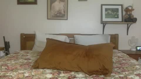 chloe and dic online show from February 10, 2025, 5:03 am