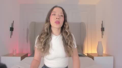 Chloe online show from November 18, 2025, 11:47 am