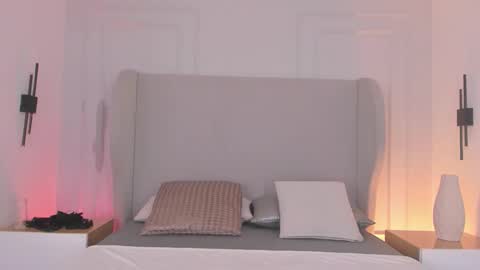 Chloe online show from November 26, 2025, 12:17 pm