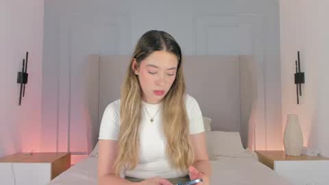 Snapshot of chloe_dee_ chatting on June 16, 2026, 7:49 pm Chloe online show from June 16, 2026, 7:49 pm