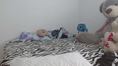 chloe_dolce online show from October 10, 2025, 3:55 pm