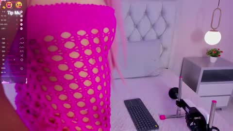 CLHOE  online show from January 16, 2026, 9:41 pm