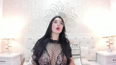 Sara online show from December 3, 2025, 11:30 am