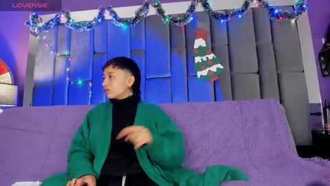 Isabella curly hair - Anastasia short hair  online show from December 3, 2024, 12:49 pm