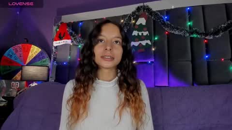 Isabella curly hair - Anastasia short hair  online show from December 16, 2024, 5:11 pm