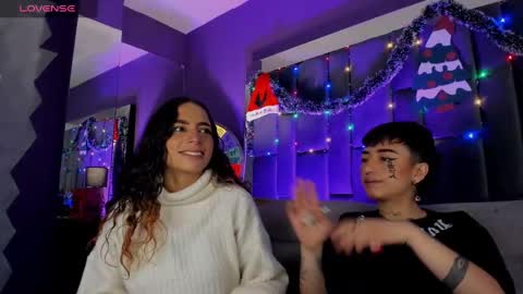 Isabella curly hair - Anastasia short hair  online show from December 17, 2024, 5:58 pm