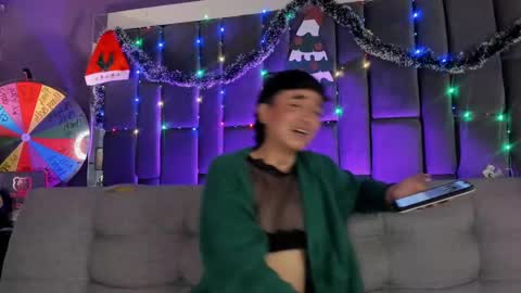 Isabella curly hair - Anastasia short hair  online show from December 31, 2024, 12:11 am