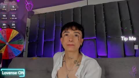 Isabella curly hair - Anastasia short hair  online show from January 7, 2025, 9:03 pm