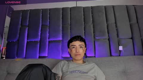 Isabella curly hair - Anastasia short hair  online show from January 10, 2025, 10:04 pm