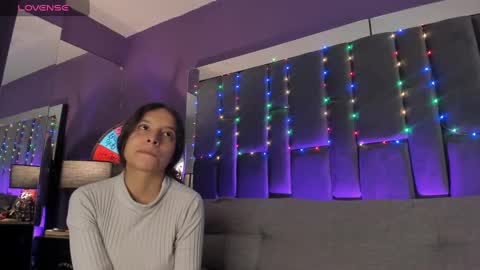 Isabella curly hair - Anastasia short hair  online show from January 11, 2025, 5:51 pm