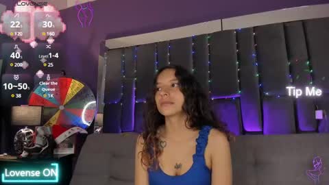 Isabella curly hair - Anastasia short hair  online show from January 13, 2025, 5:12 pm