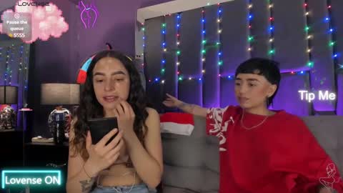 Isabella curly hair - Anastasia short hair  online show from January 17, 2025, 6:12 pm