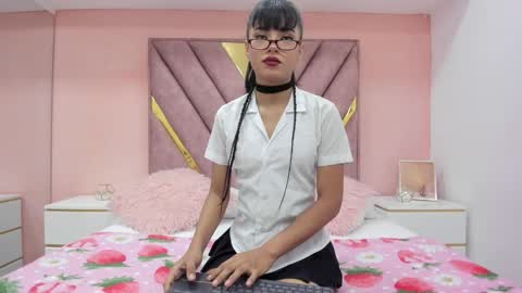 Chloe online show from March 11, 2026, 11:27 am