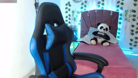  CHLOE online show from October 21, 2025, 8:31 pm