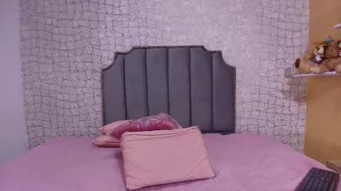 chloe_leroy online show from September 30, 2025, 11:59 am