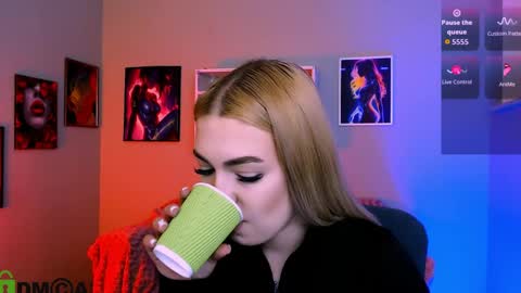 chloe_ley online show from May 27, 2026, 10:12 am