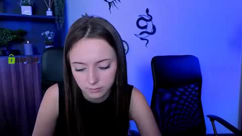 Snapshot of chloe_ley chatting on July 8, 2026, 9:03 am chloe_ley online show from July 8, 2026, 9:03 am
