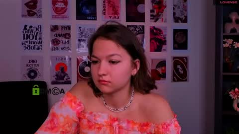 Snapshot of chloe_ley chatting on July 11, 2026, 9:34 am chloe_ley online show from July 11, 2026, 9:34 am