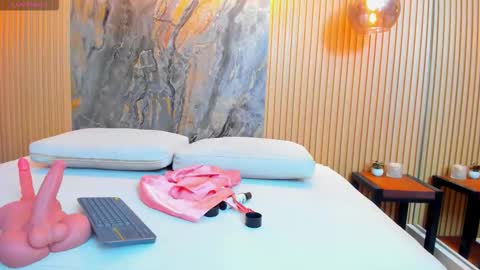  CHLOE  online show from October 28, 2025, 8:11 pm