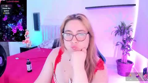 Snapshot of chloe_prg chatting on July 28, 2026, 9:47 pm chloe_prg online show from July 28, 2026, 9:47 pm