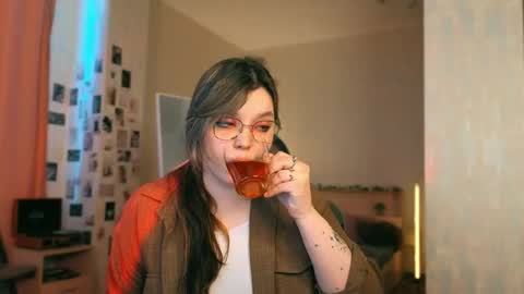 Sendy online show from March 19, 2026, 4:49 am