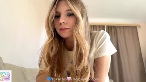 Snapshot of chloe_show chatting on October 13, 2025, 11:43 am hloe online show from October 13, 2025, 11:43 am