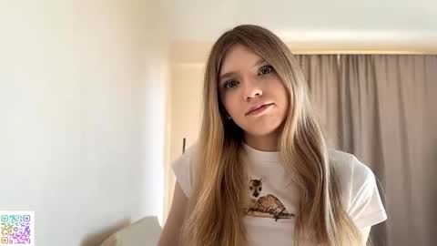 Snapshot of chloe_show chatting on October 17, 2025, 11:24 am hloe online show from October 17, 2025, 11:24 am