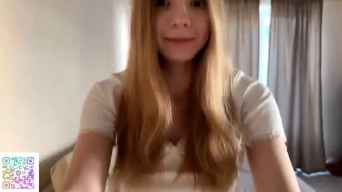 Snapshot of chloe_show chatting on November 22, 2025, 1:43 pm hloe online show from November 22, 2025, 1:43 pm