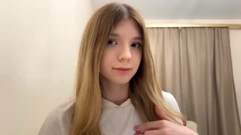 Snapshot of chloe_show chatting on November 27, 2025, 6:54 pm hloe online show from November 27, 2025, 6:54 pm