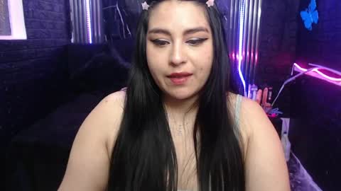 chloe_smith5 online show from April 15, 2026, 7:58 pm