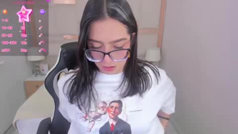 Snapshot of chloe_walk_ chatting on March 12, 2025, 2:45 pm Chloe online show from March 12, 2025, 2:45 pm