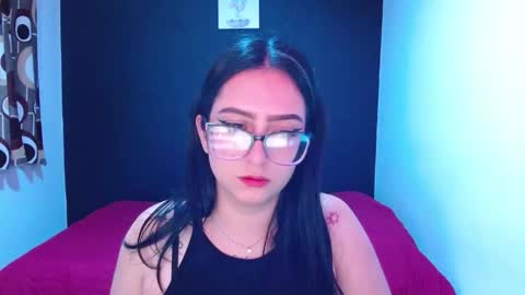 Snapshot of chloe_walk_ chatting on September 18, 2025, 1:18 am Chloe online show from September 18, 2025, 1:18 am