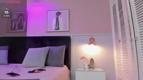   online show from October 29, 2025, 7:48 pm