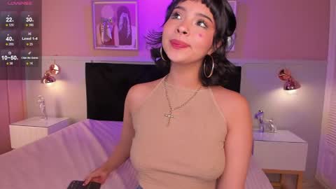 Snapshot of chloe_watson_ chatting on June 5, 2026, 8:14 pm online show from June 5, 2026, 8:14 pm