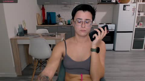 Snapshot of chloe_x_ chatting on December 4, 2024, 6:39 pm Eva and Sandra online show from December 4, 2024, 6:39 pm