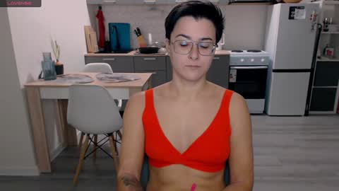 Snapshot of chloe_x_ chatting on December 5, 2024, 5:28 pm Eva and Sandra online show from December 5, 2024, 5:28 pm