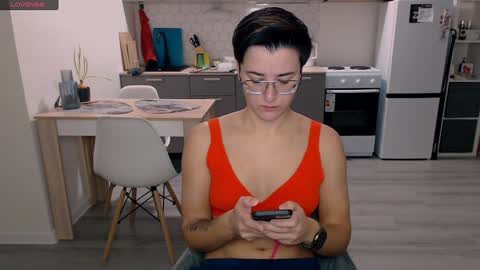 Snapshot of chloe_x_ chatting on December 6, 2024, 10:27 am Eva and Sandra online show from December 6, 2024, 10:27 am