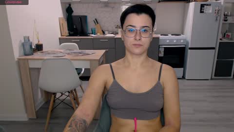 Snapshot of chloe_x_ chatting on December 15, 2024, 11:34 am Eva and Sandra online show from December 15, 2024, 11:34 am