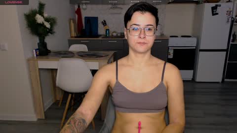 Snapshot of chloe_x_ chatting on December 20, 2024, 10:49 am Eva and Sandra online show from December 20, 2024, 10:49 am