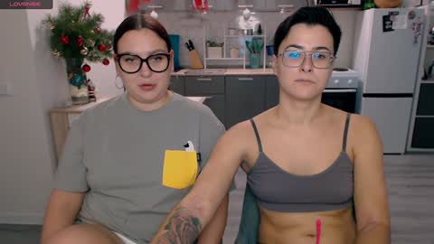 Snapshot of chloe_x_ chatting on December 25, 2024, 12:37 pm Eva and Sandra online show from December 25, 2024, 12:37 pm