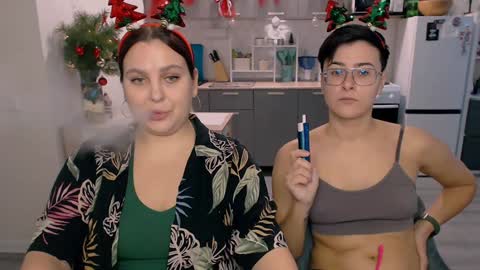 Snapshot of chloe_x_ chatting on December 27, 2024, 5:37 pm Eva and Sandra online show from December 27, 2024, 5:37 pm