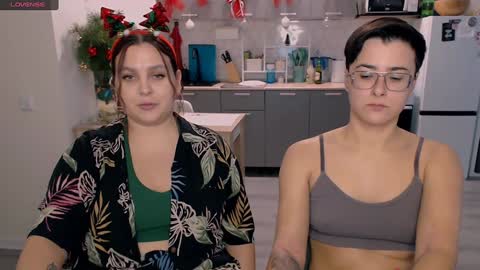 Snapshot of chloe_x_ chatting on December 29, 2024, 8:58 pm Eva and Sandra online show from December 29, 2024, 8:58 pm