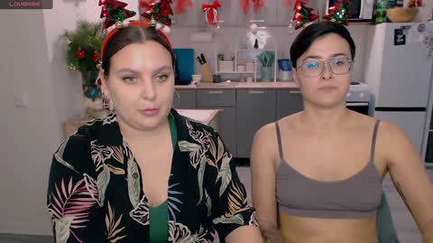 Snapshot of chloe_x_ chatting on December 30, 2024, 8:58 pm Eva and Sandra online show from December 30, 2024, 8:58 pm